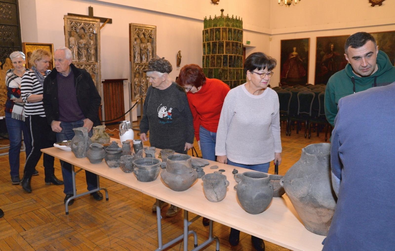 Zdjęcie w galerii na portalu naszraciborz.pl: Nie święci garnki lepią. O ceramice w Muzeum wiadomości z regionu
