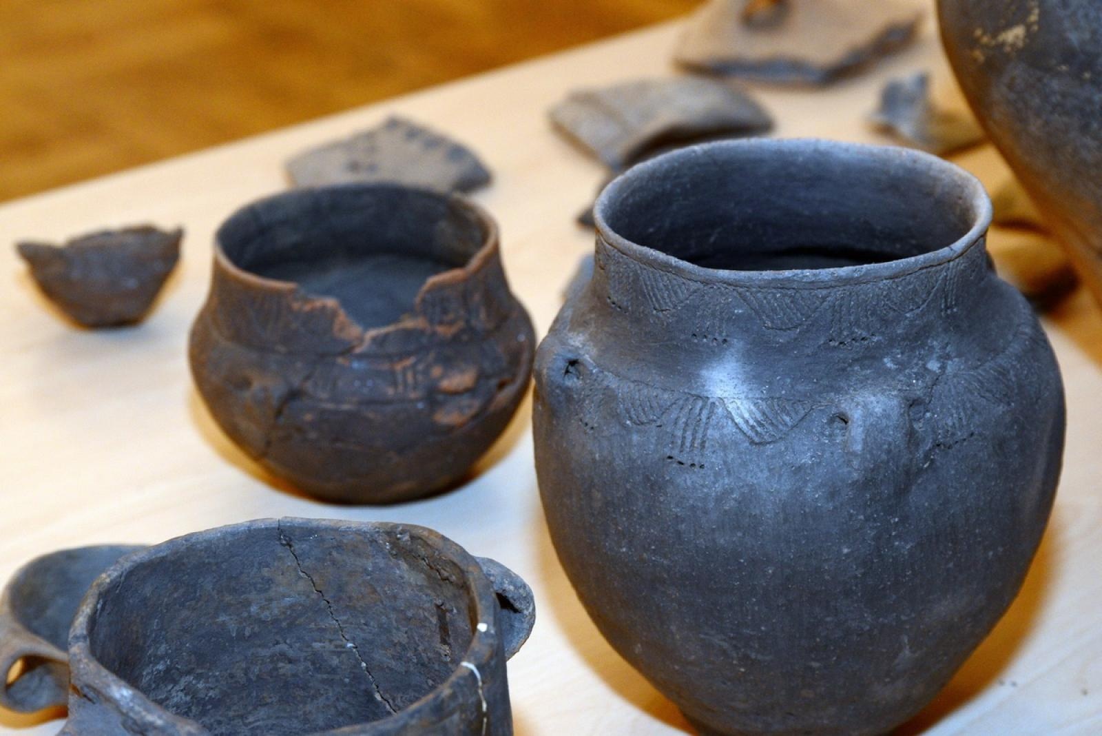 Zdjęcie w galerii na portalu naszraciborz.pl: Nie święci garnki lepią. O ceramice w Muzeum wiadomości z regionu