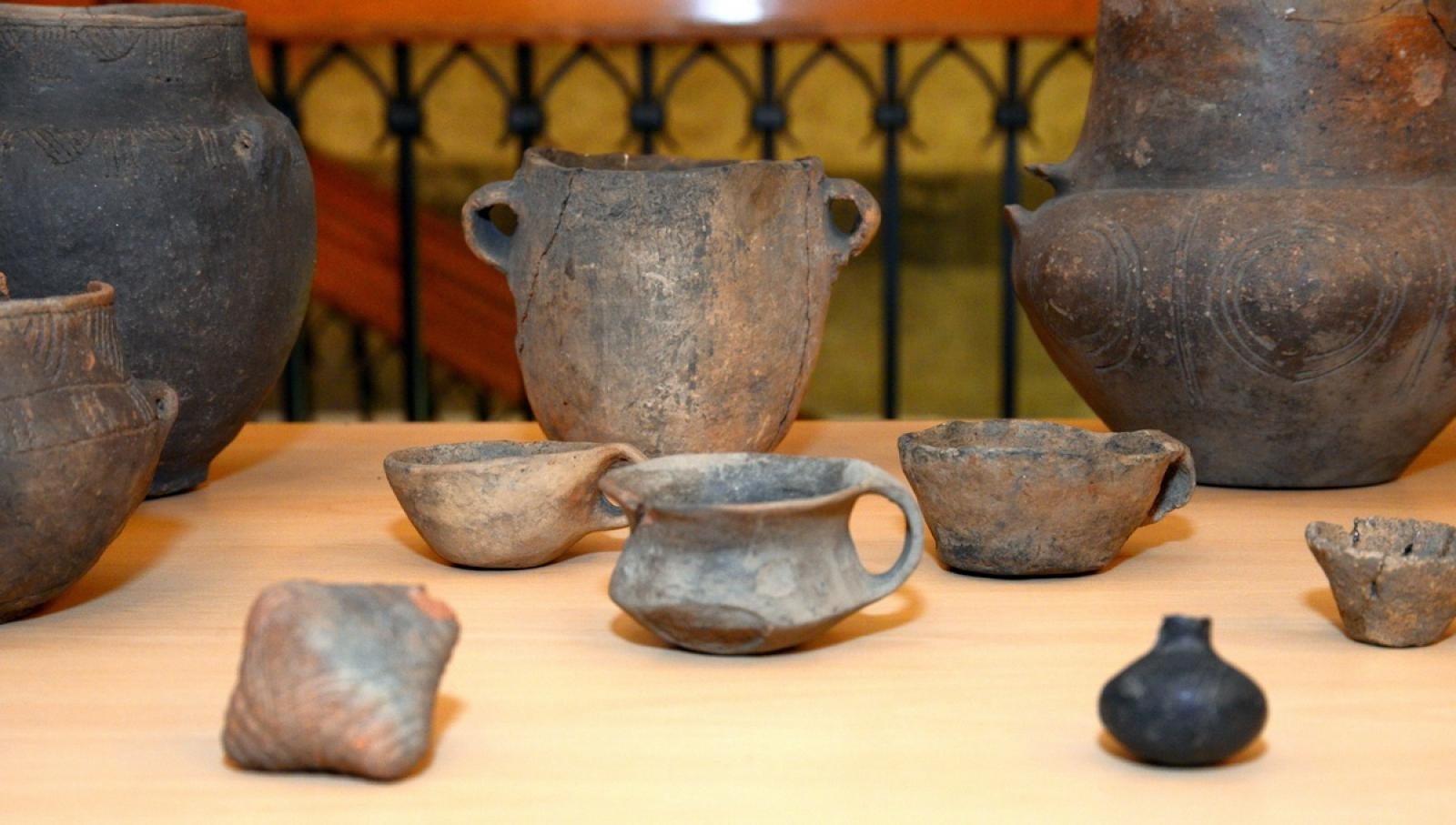 Zdjęcie w galerii na portalu naszraciborz.pl: Nie święci garnki lepią. O ceramice w Muzeum wiadomości z regionu