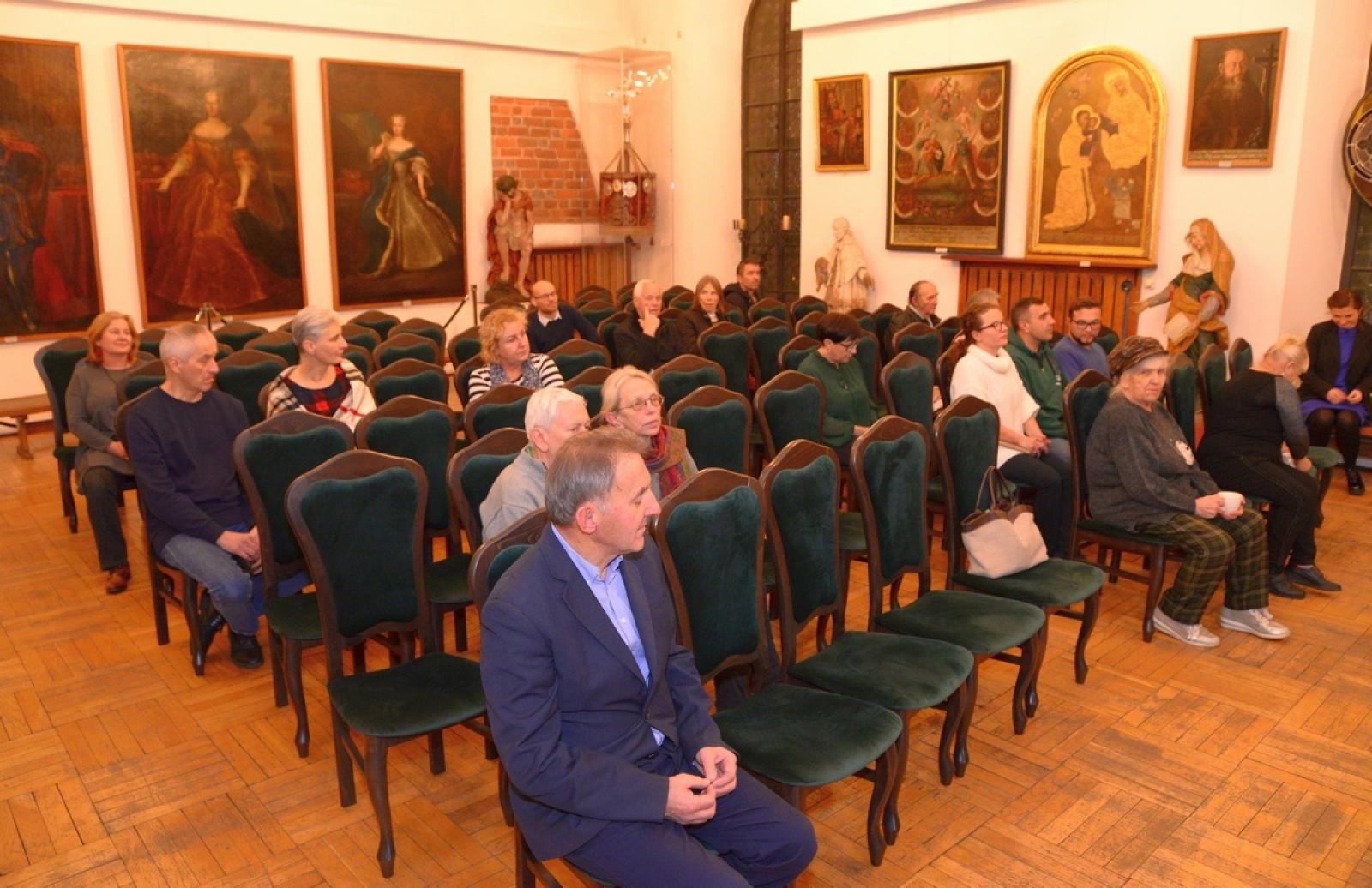 Zdjęcie w galerii na portalu naszraciborz.pl: Nie święci garnki lepią. O ceramice w Muzeum wiadomości z regionu