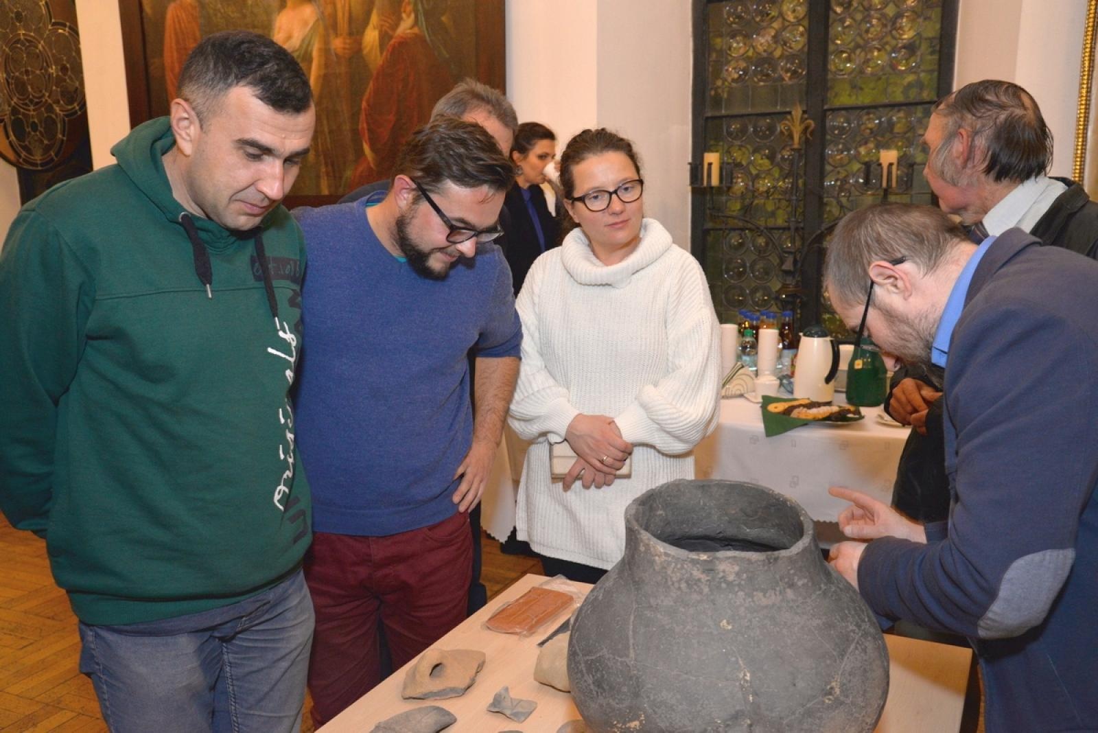 Zdjęcie w galerii na portalu naszraciborz.pl: Nie święci garnki lepią. O ceramice w Muzeum wiadomości z regionu