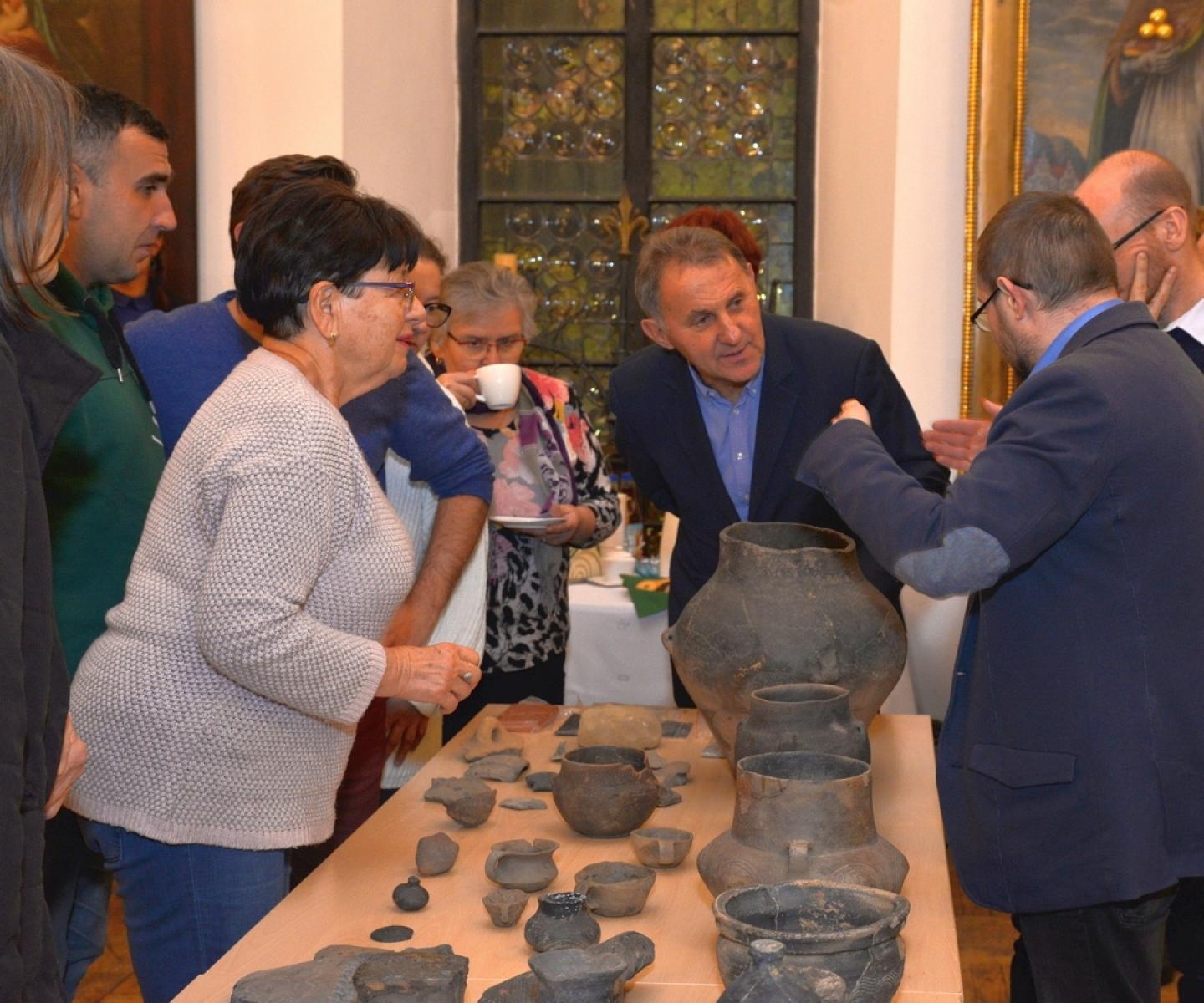 Zdjęcie w galerii na portalu naszraciborz.pl: Nie święci garnki lepią. O ceramice w Muzeum wiadomości z regionu