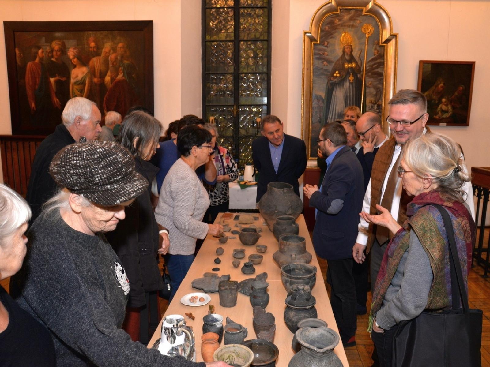 Zdjęcie w galerii na portalu naszraciborz.pl: Nie święci garnki lepią. O ceramice w Muzeum wiadomości z regionu