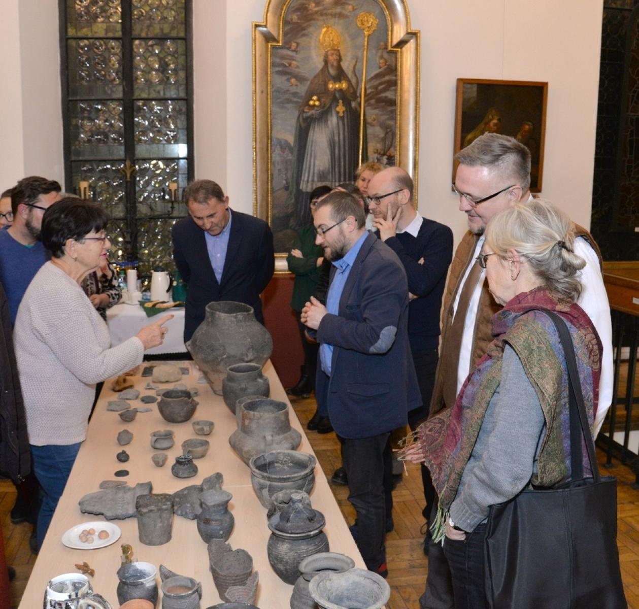 Zdjęcie w galerii na portalu naszraciborz.pl: Nie święci garnki lepią. O ceramice w Muzeum wiadomości z regionu