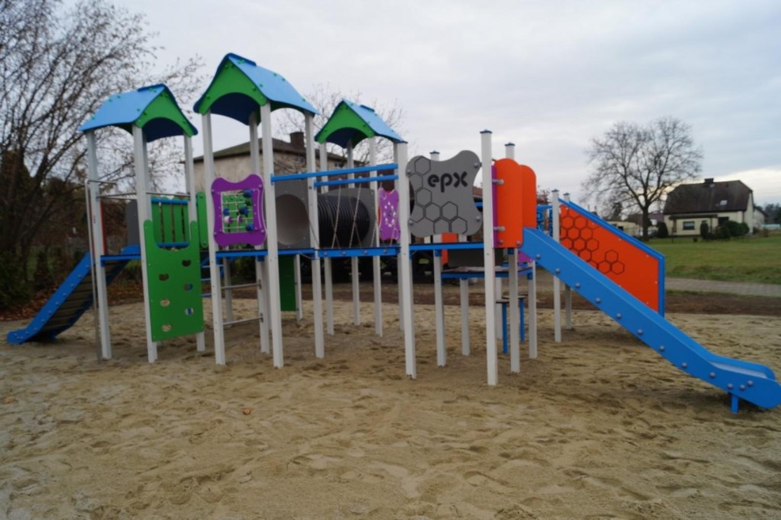 Zdjęcie w galerii na portalu naszraciborz.pl: Szymocice mają nowy plac zabaw wiadomości z regionu