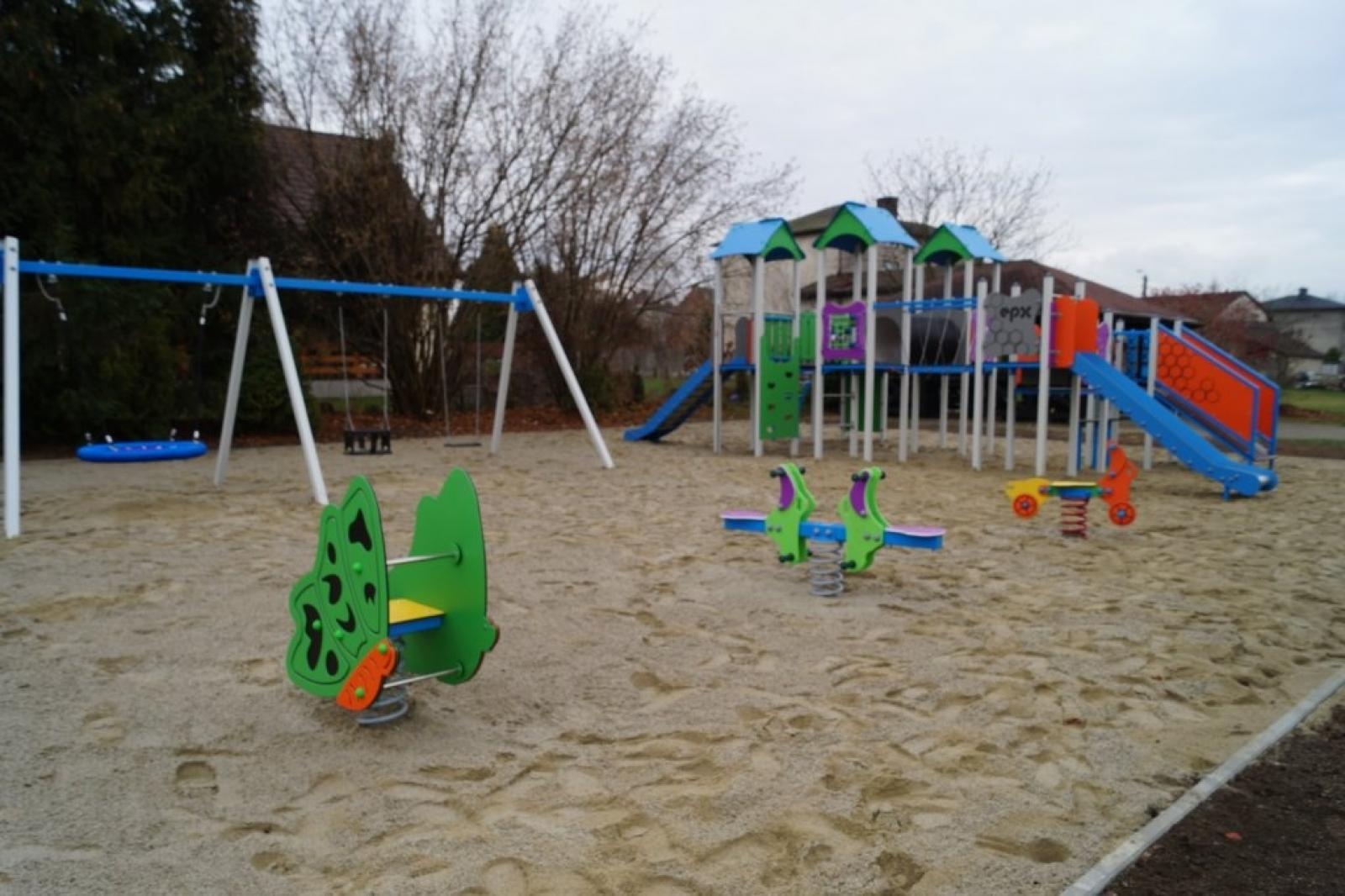 Zdjęcie w galerii na portalu naszraciborz.pl: Szymocice mają nowy plac zabaw wiadomości z regionu