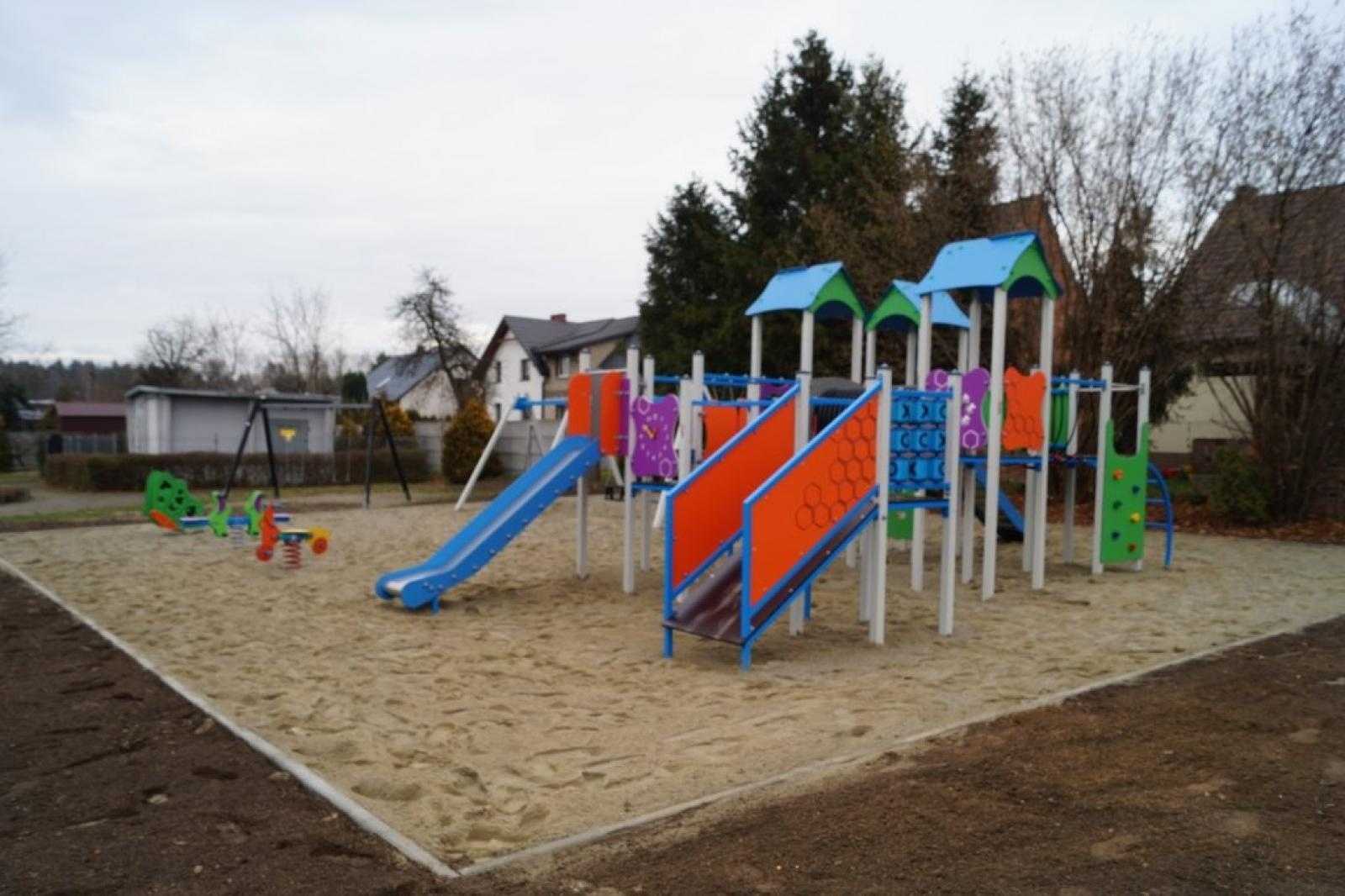 Zdjęcie w galerii na portalu naszraciborz.pl: Szymocice mają nowy plac zabaw wiadomości z regionu