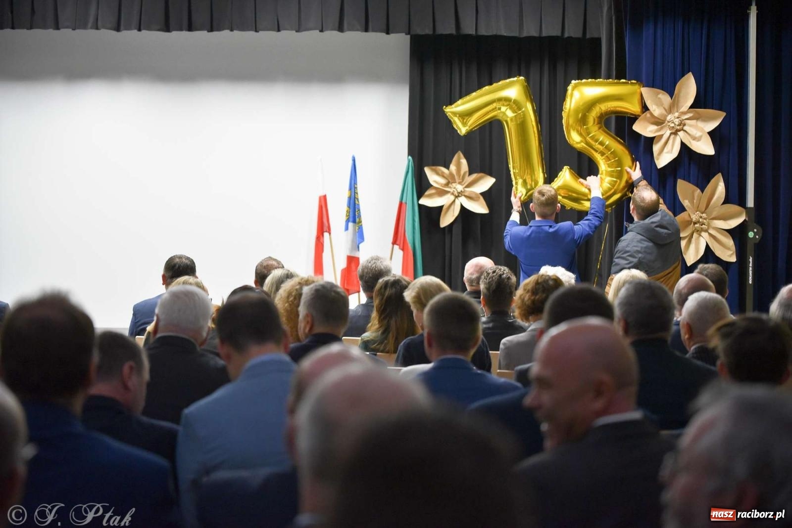 Zdjęcie w galerii na portalu naszraciborz.pl: Mechanik świętował swoje 75-lecie wiadomości z regionu