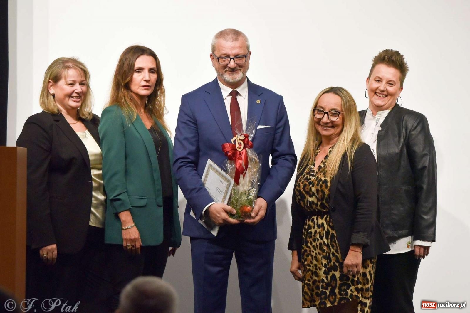 Zdjęcie w galerii na portalu naszraciborz.pl: Mechanik świętował swoje 75-lecie wiadomości z regionu