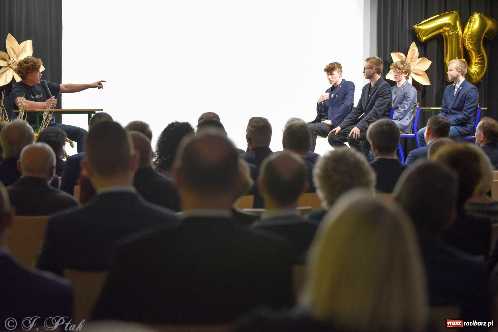 Zdjęcie w galerii na portalu naszraciborz.pl: Mechanik świętował swoje 75-lecie wiadomości z regionu