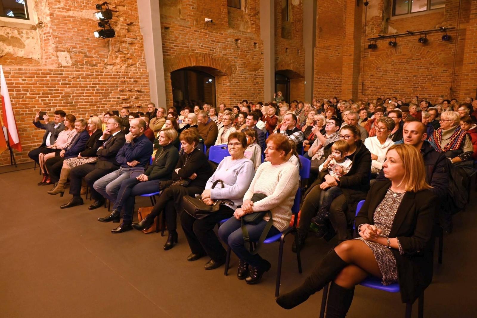 Zdjęcie w galerii na portalu naszraciborz.pl: Przeboje Wodeckiego wybrzmiały w Tworkowie wiadomości z regionu