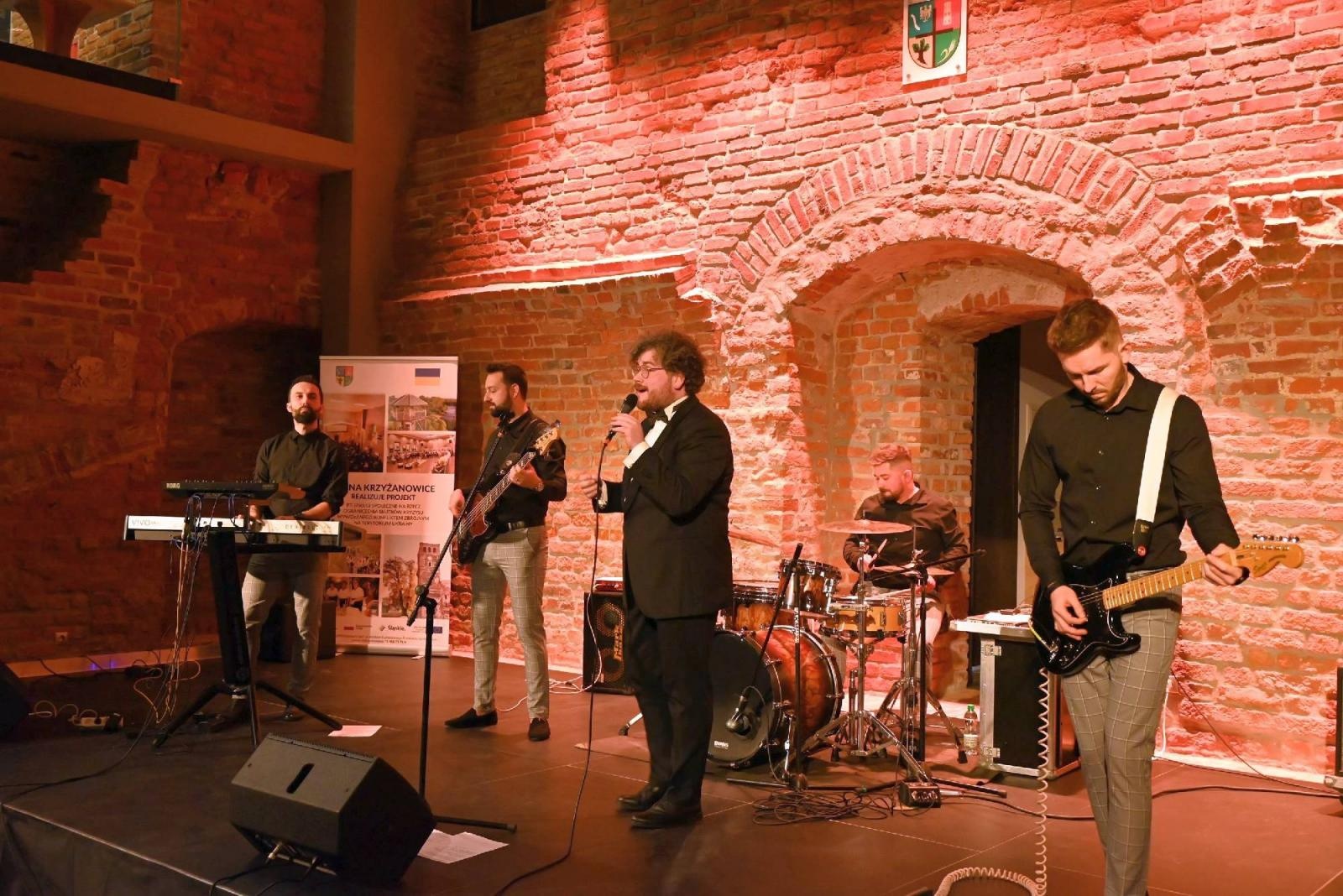 Zdjęcie w galerii na portalu naszraciborz.pl: Przeboje Wodeckiego wybrzmiały w Tworkowie wiadomości z regionu