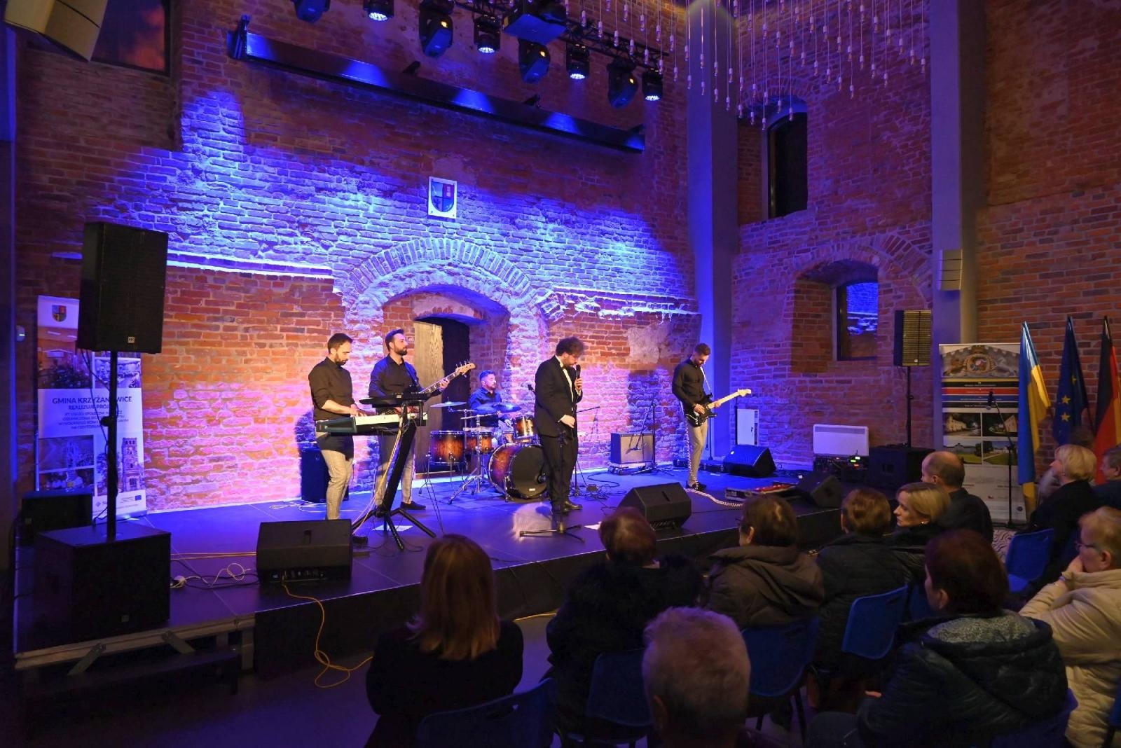 Zdjęcie w galerii na portalu naszraciborz.pl: Przeboje Wodeckiego wybrzmiały w Tworkowie wiadomości z regionu