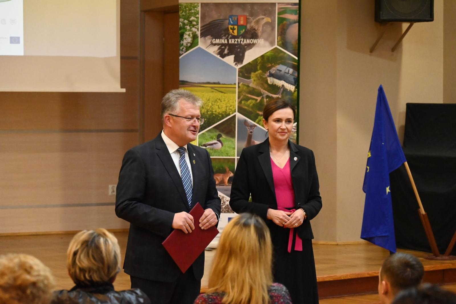 Zdjęcie w galerii na portalu naszraciborz.pl: Młodzi mieszkańcy gminy Krzyżanowice dostali laptopy wiadomości z regionu