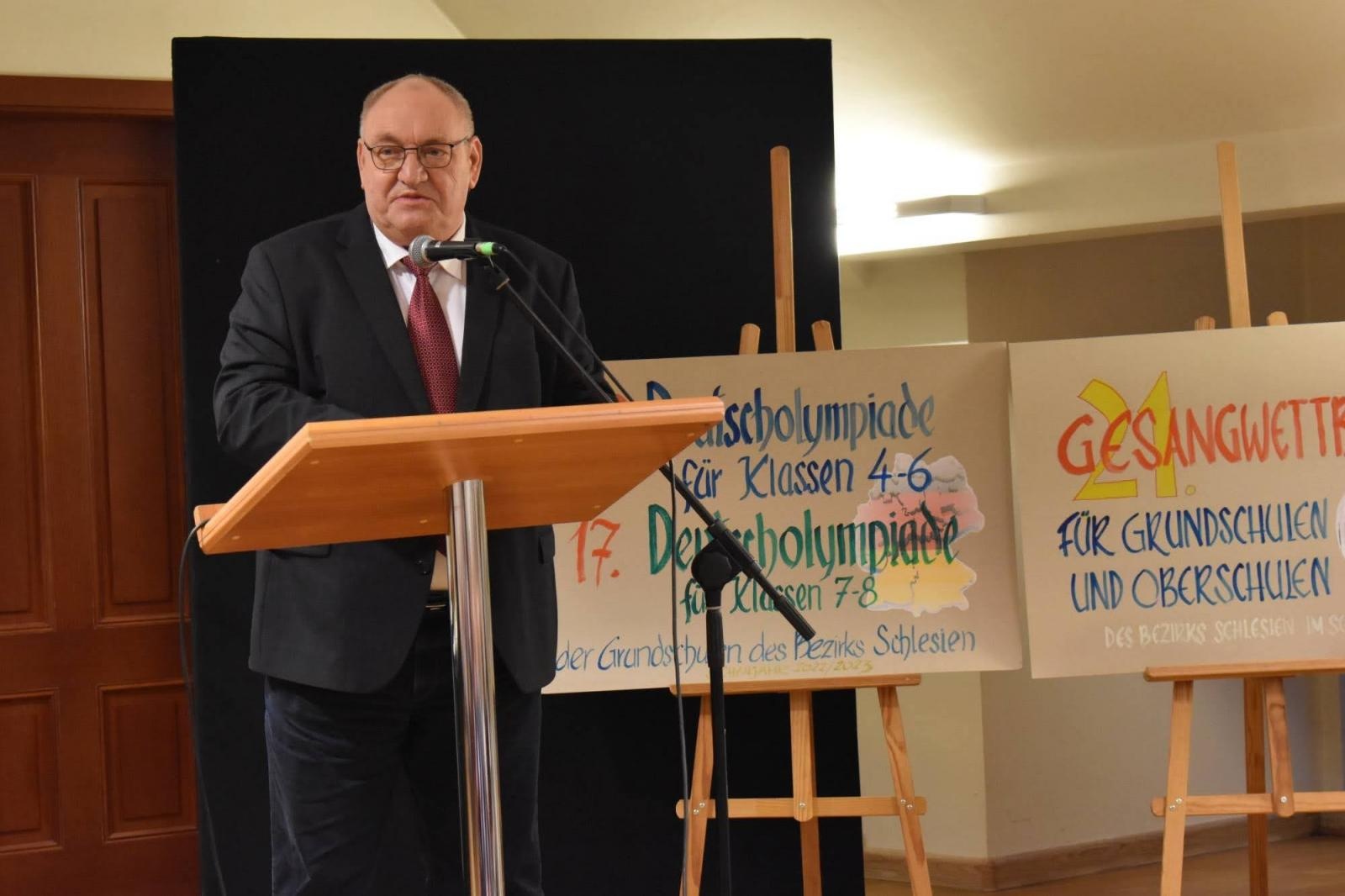 Zdjęcie w galerii na portalu naszraciborz.pl: Znają świetnie niemiecki. Na zamku odebrali nagrody wiadomości z regionu