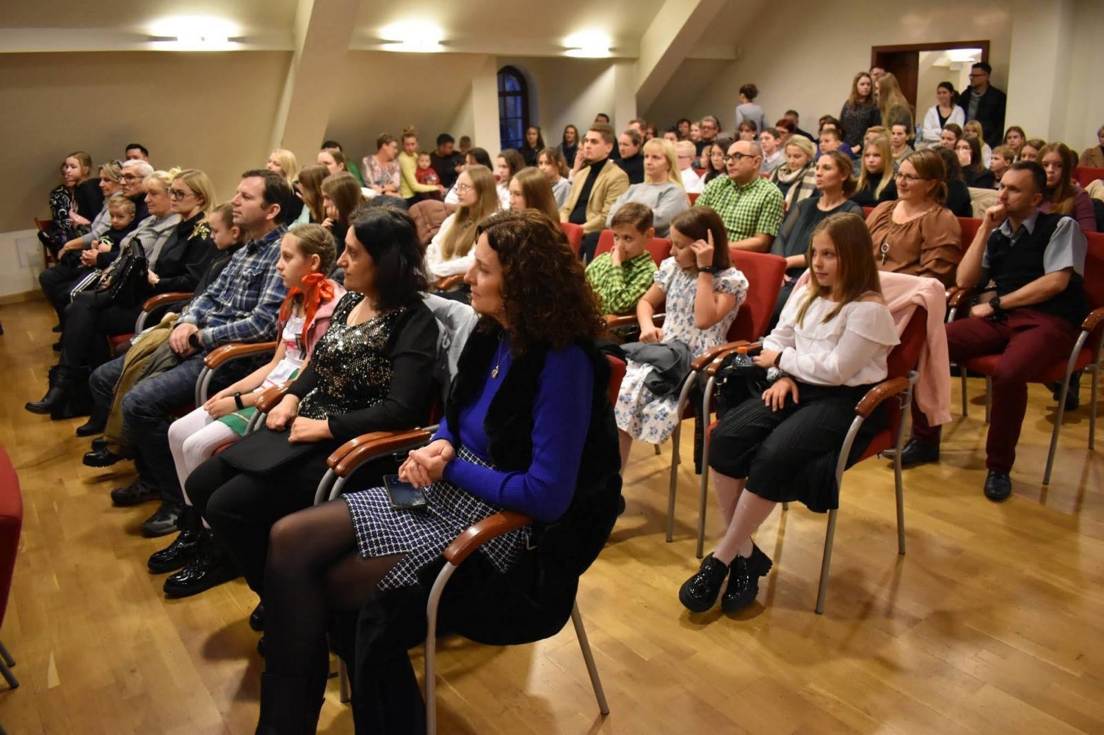 Zdjęcie w galerii na portalu naszraciborz.pl: Znają świetnie niemiecki. Na zamku odebrali nagrody wiadomości z regionu