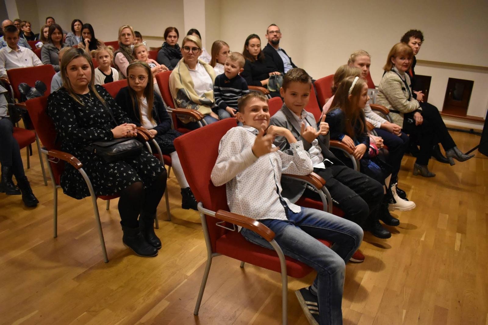 Zdjęcie w galerii na portalu naszraciborz.pl: Znają świetnie niemiecki. Na zamku odebrali nagrody wiadomości z regionu