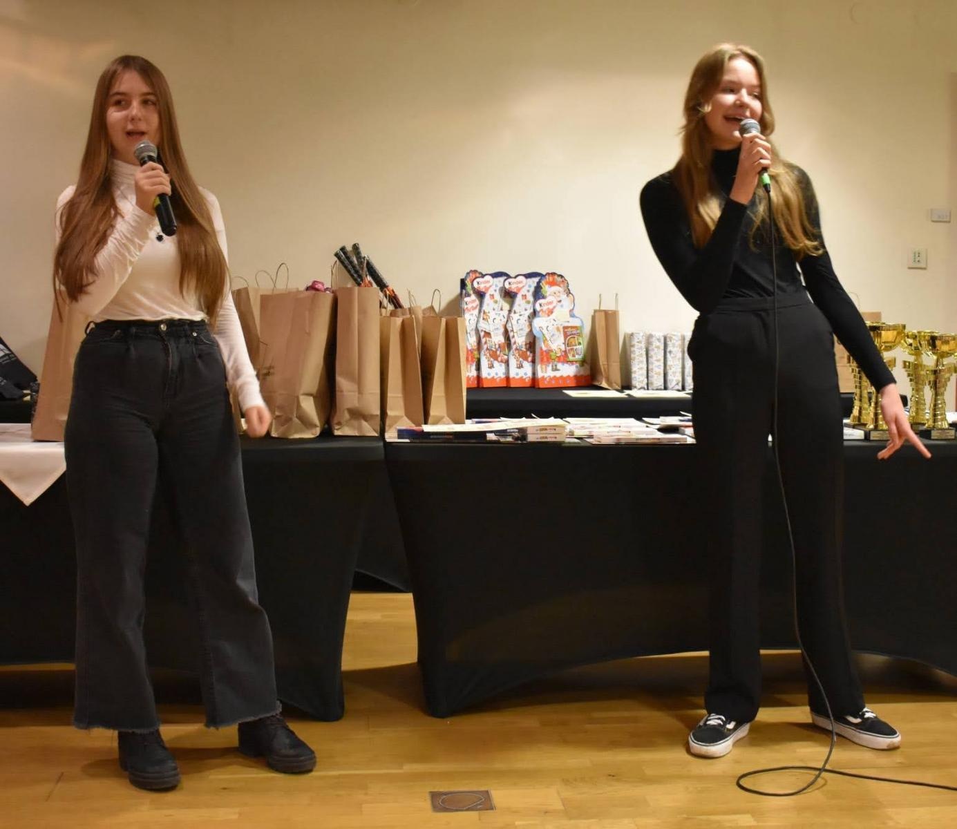 Zdjęcie w galerii na portalu naszraciborz.pl: Znają świetnie niemiecki. Na zamku odebrali nagrody wiadomości z regionu