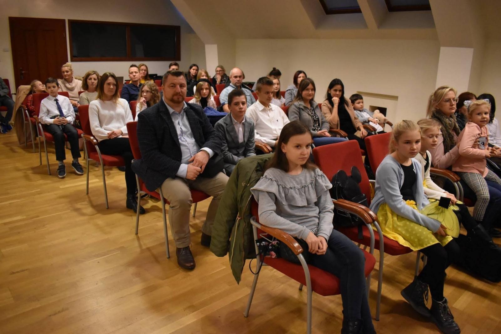 Zdjęcie w galerii na portalu naszraciborz.pl: Znają świetnie niemiecki. Na zamku odebrali nagrody wiadomości z regionu