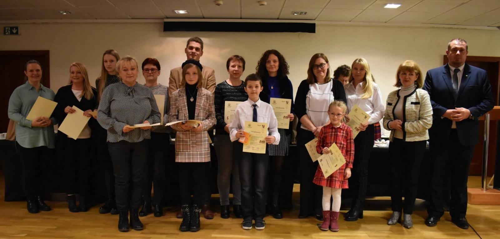 Zdjęcie w galerii na portalu naszraciborz.pl: Znają świetnie niemiecki. Na zamku odebrali nagrody wiadomości z regionu