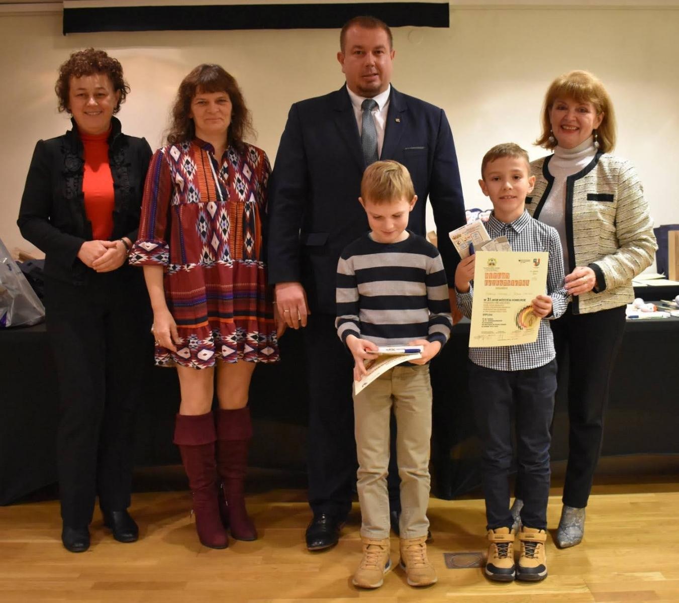 Zdjęcie w galerii na portalu naszraciborz.pl: Znają świetnie niemiecki. Na zamku odebrali nagrody wiadomości z regionu