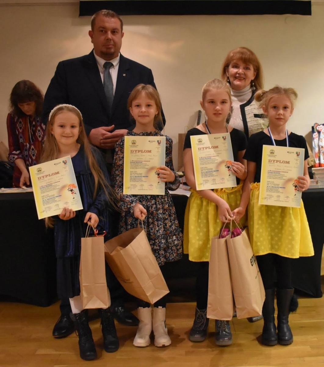 Zdjęcie w galerii na portalu naszraciborz.pl: Znają świetnie niemiecki. Na zamku odebrali nagrody wiadomości z regionu