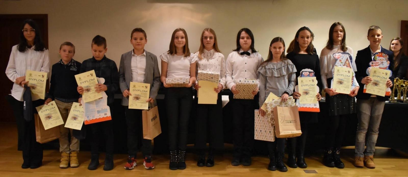 Zdjęcie w galerii na portalu naszraciborz.pl: Znają świetnie niemiecki. Na zamku odebrali nagrody wiadomości z regionu