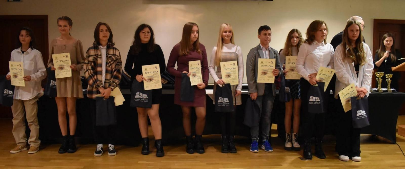 Zdjęcie w galerii na portalu naszraciborz.pl: Znają świetnie niemiecki. Na zamku odebrali nagrody wiadomości z regionu