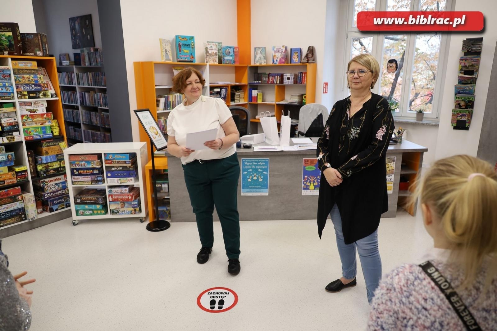 Zdjęcie w galerii na portalu naszraciborz.pl: W bibliotece wyłoniono mistrzynie kaligrafii wiadomości z regionu