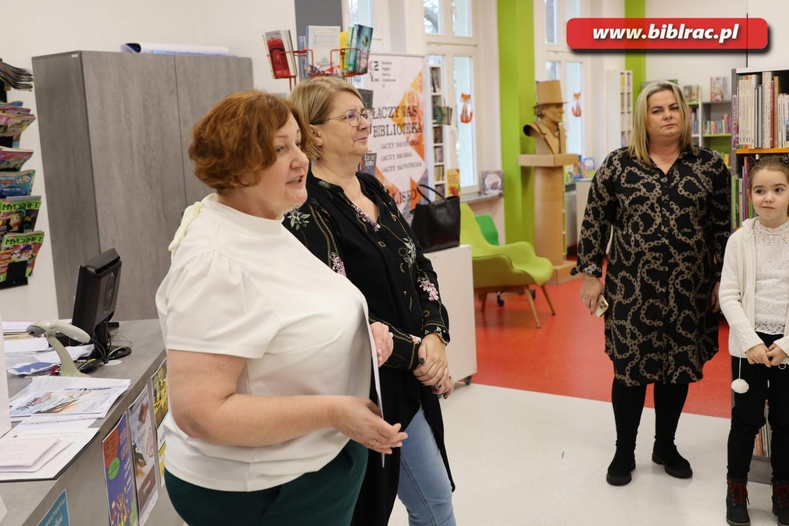 Zdjęcie w galerii na portalu naszraciborz.pl: W bibliotece wyłoniono mistrzynie kaligrafii wiadomości z regionu