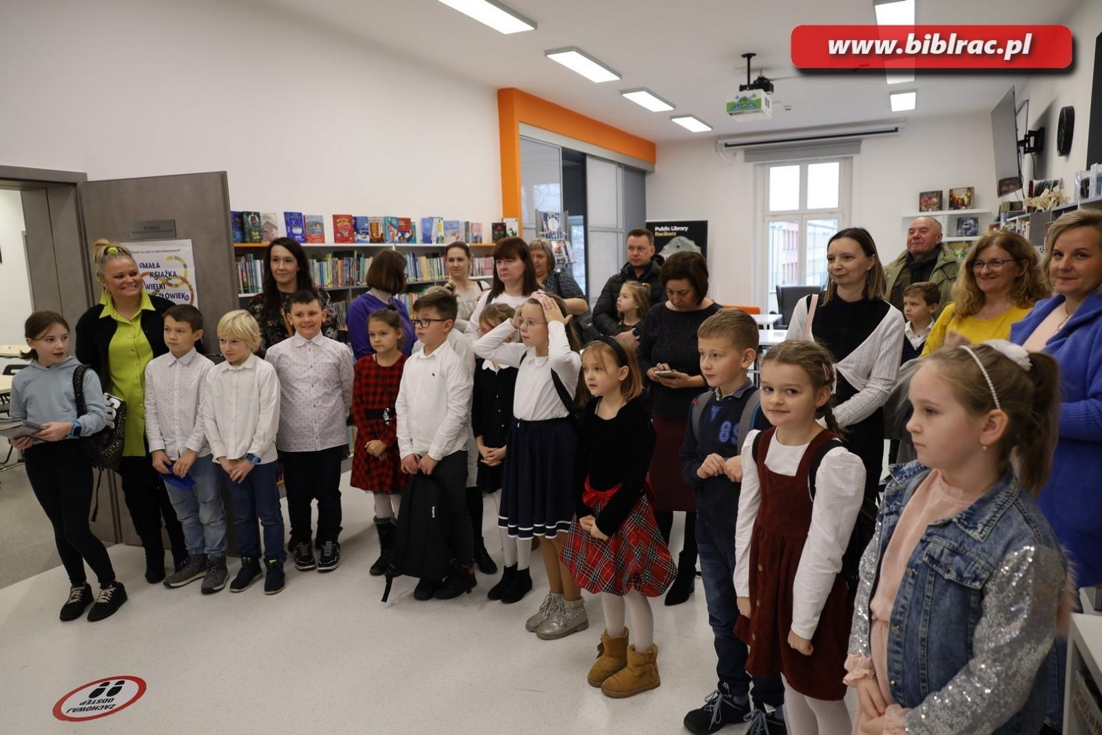 Zdjęcie w galerii na portalu naszraciborz.pl: W bibliotece wyłoniono mistrzynie kaligrafii wiadomości z regionu