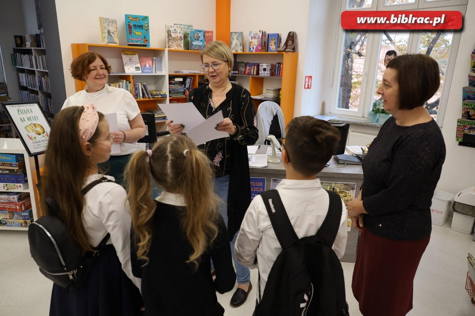 Zdjęcie w galerii na portalu naszraciborz.pl: W bibliotece wyłoniono mistrzynie kaligrafii wiadomości z regionu