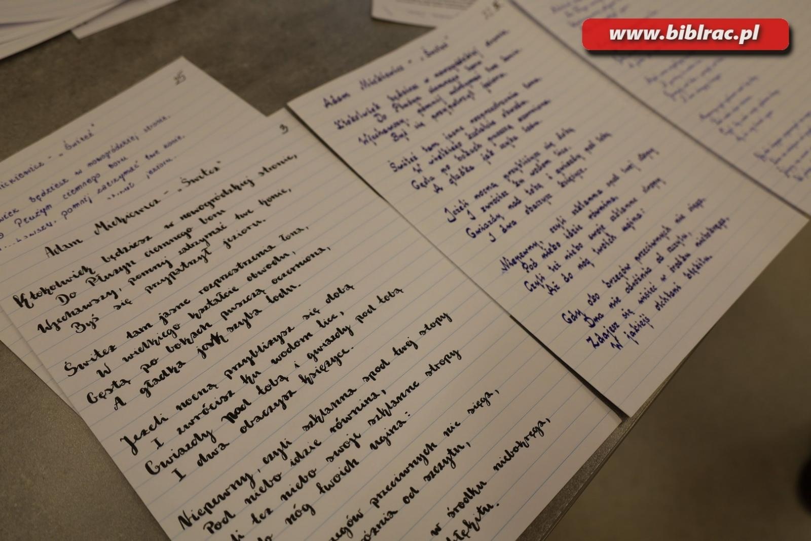 Zdjęcie w galerii na portalu naszraciborz.pl: W bibliotece wyłoniono mistrzynie kaligrafii wiadomości z regionu