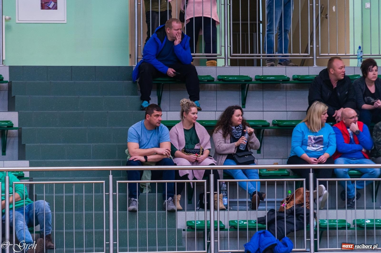 Zdjęcie w galerii na portalu naszraciborz.pl: Akcje, strzały, gole i... prezenty. Mikołajkowy turniej piłkarski przy Łąkowej [FOTO i WIDEO] wiadomości z regionu