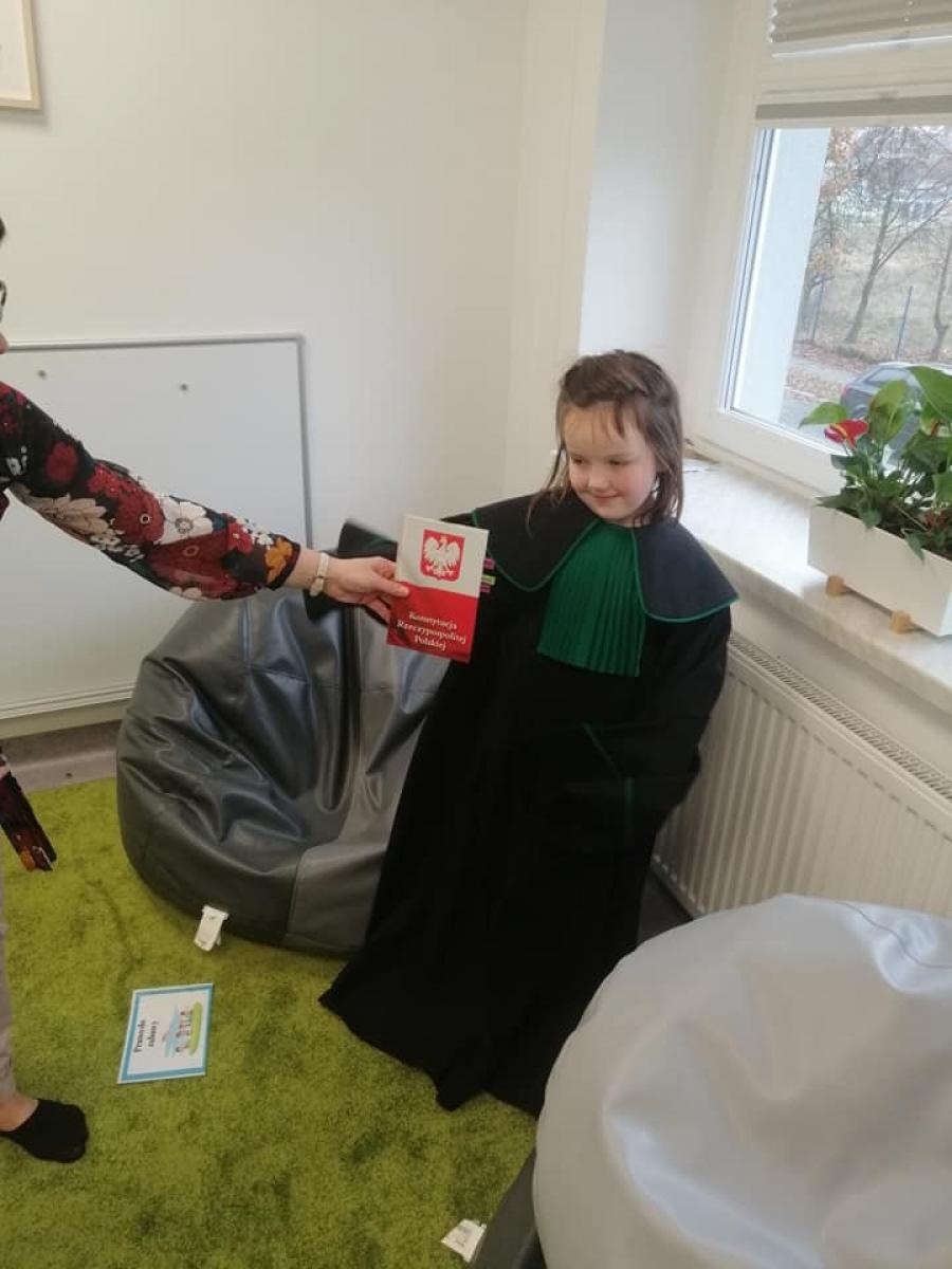 Zdjęcie w galerii na portalu naszraciborz.pl: Każdy mógł przez chwilę poczuć się jak prawdziwy adwokat... wiadomości z regionu