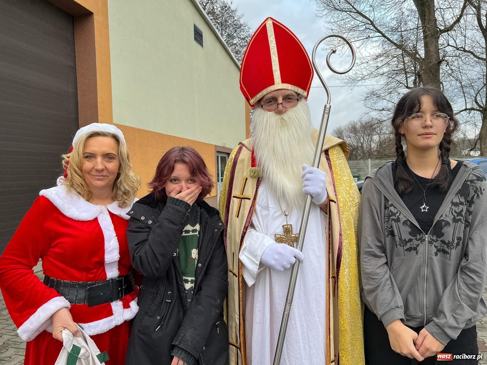 Zdjęcie w galerii na portalu naszraciborz.pl: Tłumy na kiermaszu bożonarodzeniowym w Pietrowicach Wielkich [FOTO i WIDEO] wiadomości z regionu
