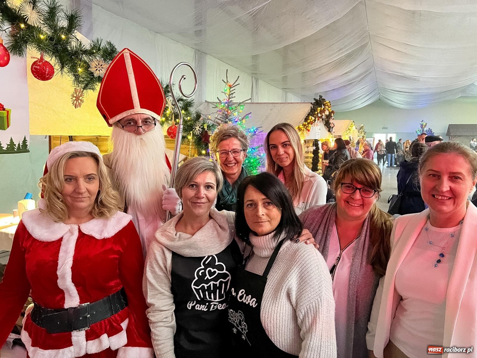 Zdjęcie w galerii na portalu naszraciborz.pl: Tłumy na kiermaszu bożonarodzeniowym w Pietrowicach Wielkich [FOTO i WIDEO] wiadomości z regionu