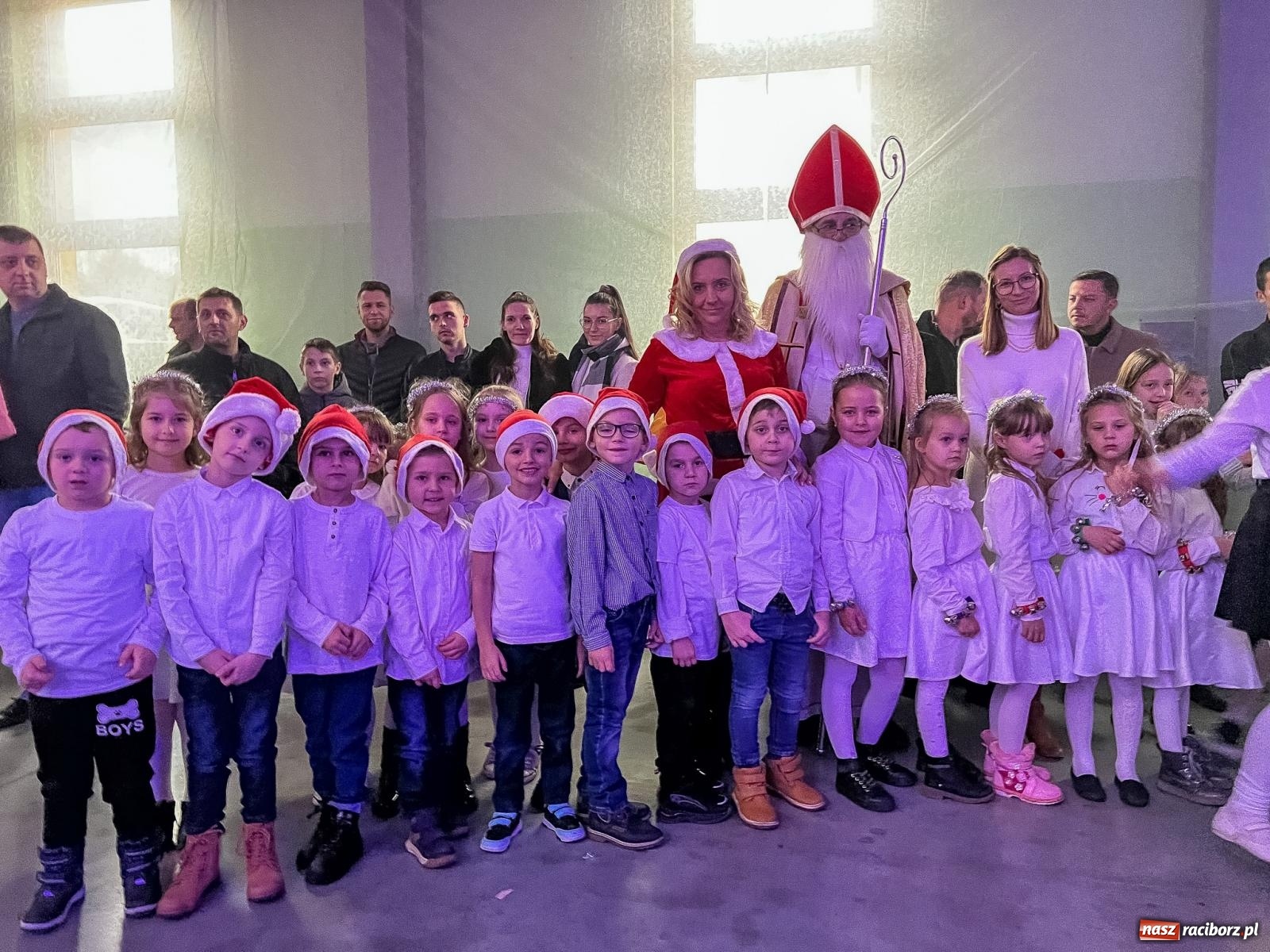 Zdjęcie w galerii na portalu naszraciborz.pl: Tłumy na kiermaszu bożonarodzeniowym w Pietrowicach Wielkich [FOTO i WIDEO] wiadomości z regionu