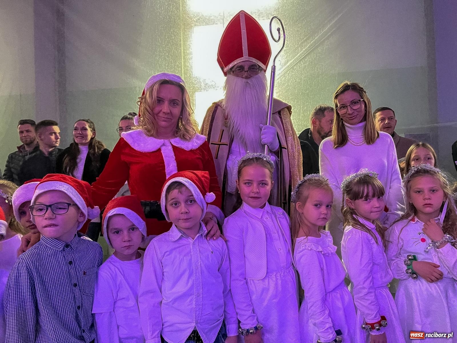 Zdjęcie w galerii na portalu naszraciborz.pl: Tłumy na kiermaszu bożonarodzeniowym w Pietrowicach Wielkich [FOTO i WIDEO] wiadomości z regionu