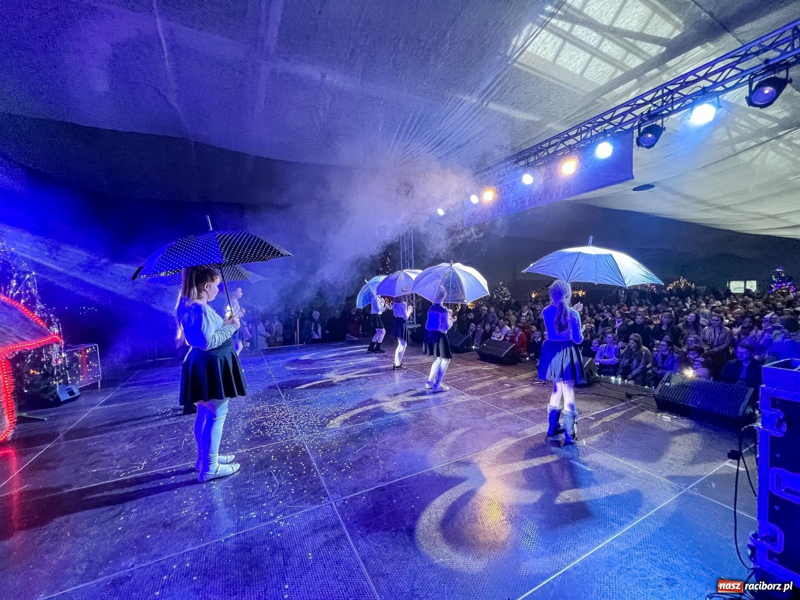 Zdjęcie w galerii na portalu naszraciborz.pl: Tłumy na kiermaszu bożonarodzeniowym w Pietrowicach Wielkich [FOTO i WIDEO] wiadomości z regionu