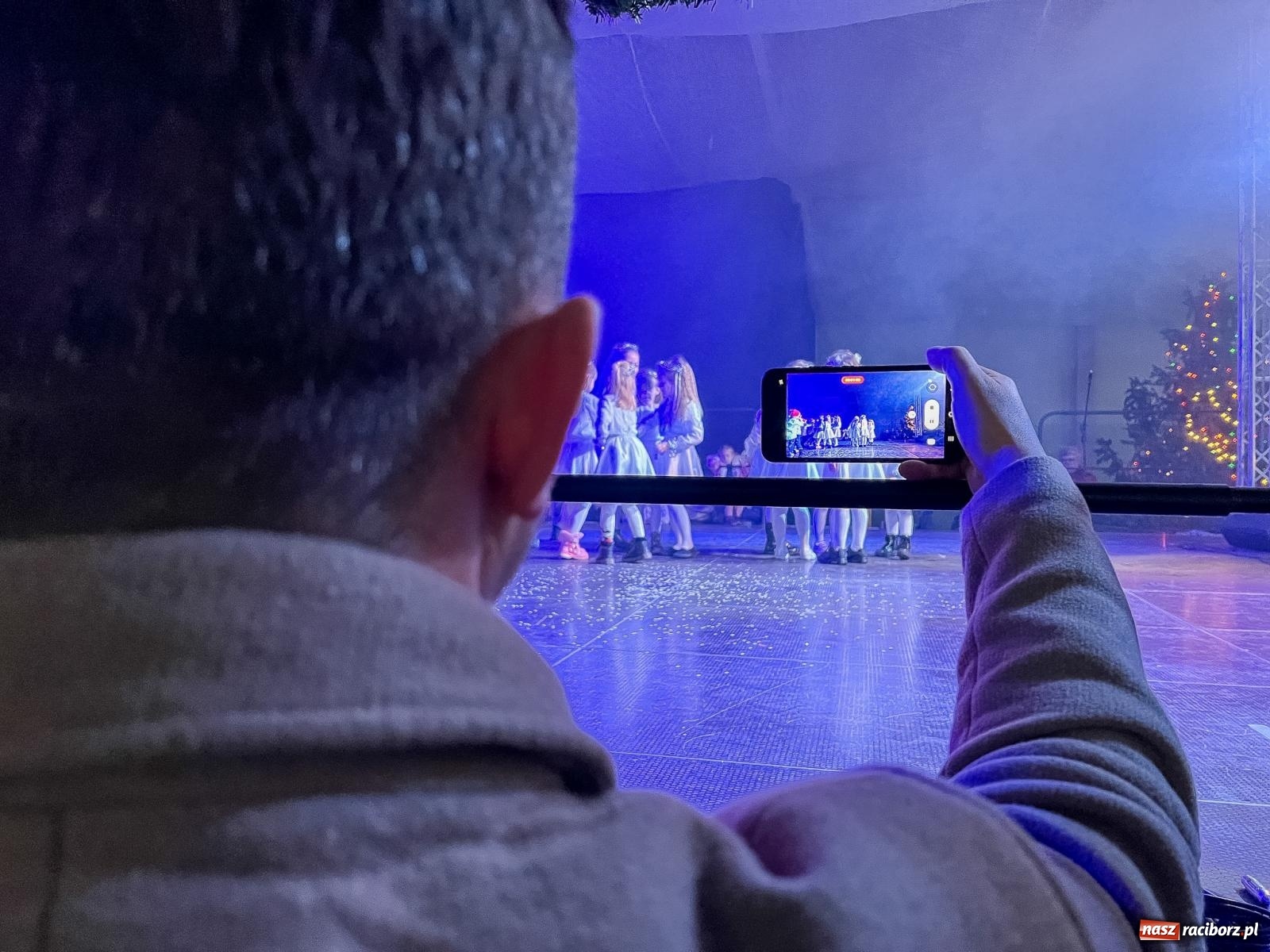 Zdjęcie w galerii na portalu naszraciborz.pl: Tłumy na kiermaszu bożonarodzeniowym w Pietrowicach Wielkich [FOTO i WIDEO] wiadomości z regionu