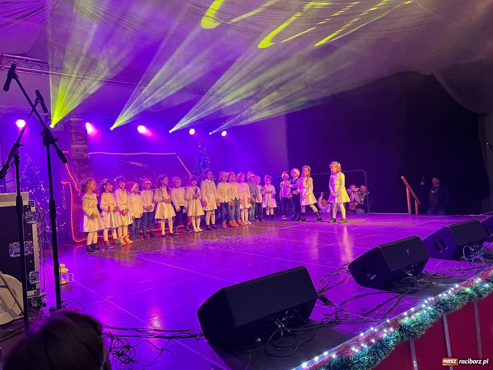 Zdjęcie w galerii na portalu naszraciborz.pl: Tłumy na kiermaszu bożonarodzeniowym w Pietrowicach Wielkich [FOTO i WIDEO] wiadomości z regionu