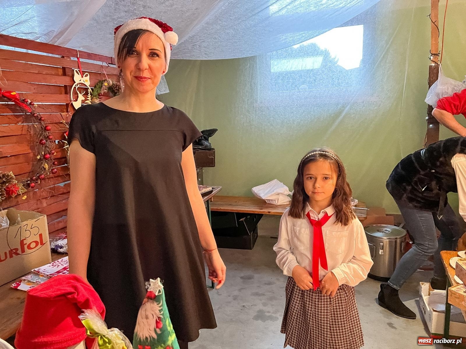 Zdjęcie w galerii na portalu naszraciborz.pl: Tłumy na kiermaszu bożonarodzeniowym w Pietrowicach Wielkich [FOTO i WIDEO] wiadomości z regionu