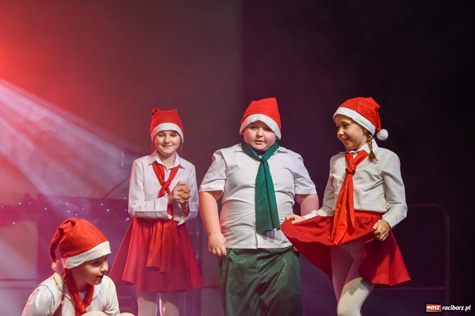 Zdjęcie w galerii na portalu naszraciborz.pl: Tłumy na kiermaszu bożonarodzeniowym w Pietrowicach Wielkich [FOTO i WIDEO] wiadomości z regionu