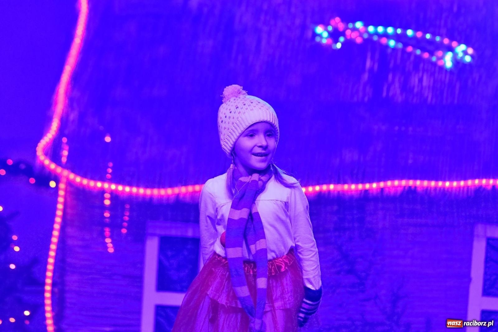 Zdjęcie w galerii na portalu naszraciborz.pl: Tłumy na kiermaszu bożonarodzeniowym w Pietrowicach Wielkich [FOTO i WIDEO] wiadomości z regionu