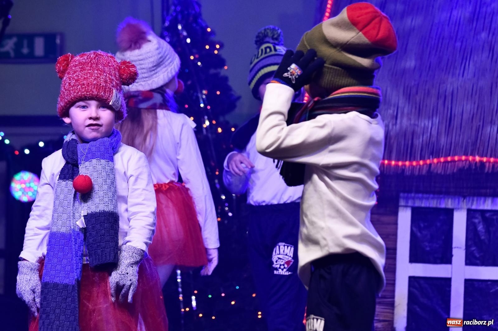 Zdjęcie w galerii na portalu naszraciborz.pl: Tłumy na kiermaszu bożonarodzeniowym w Pietrowicach Wielkich [FOTO i WIDEO] wiadomości z regionu