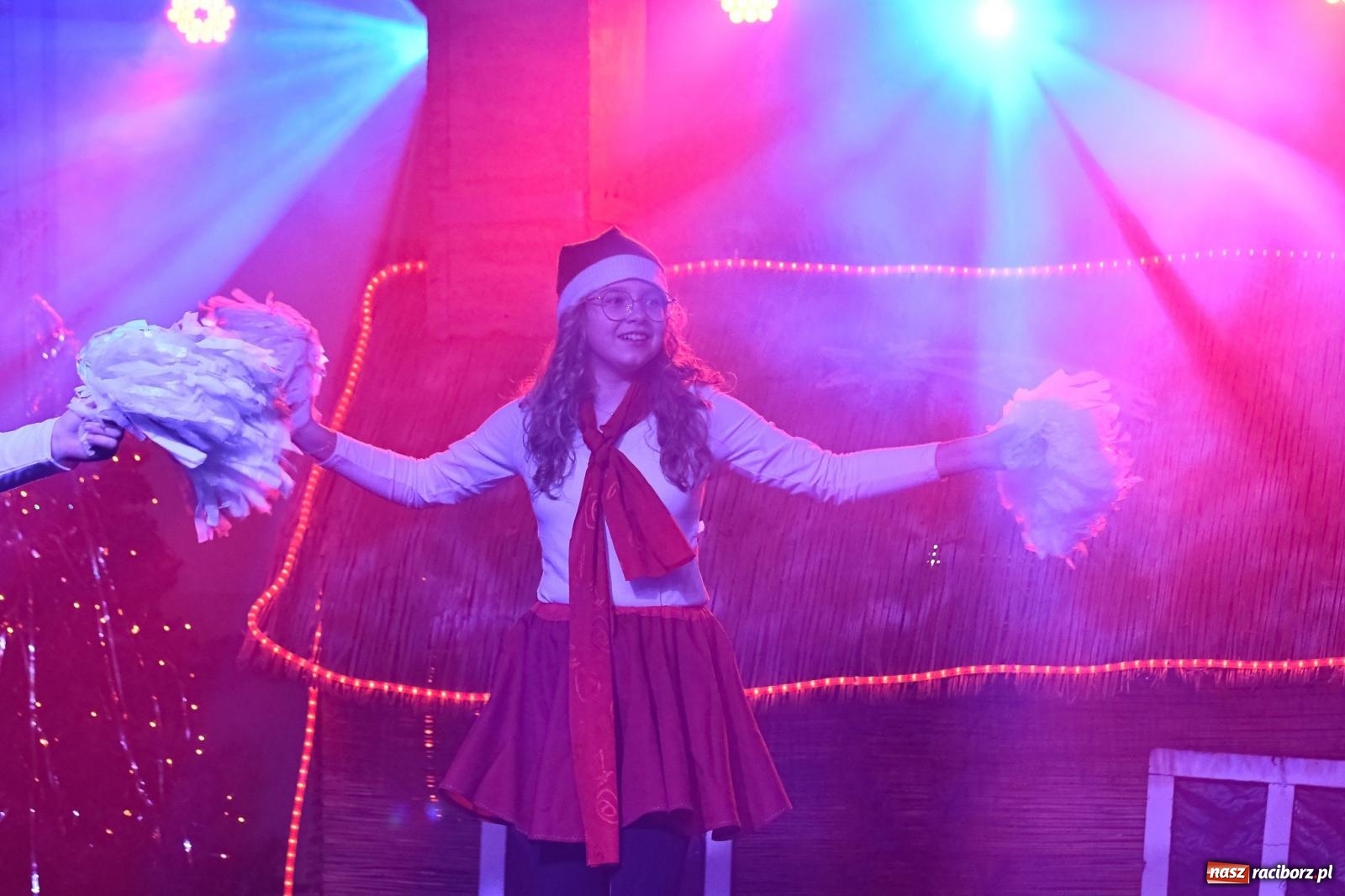 Zdjęcie w galerii na portalu naszraciborz.pl: Tłumy na kiermaszu bożonarodzeniowym w Pietrowicach Wielkich [FOTO i WIDEO] wiadomości z regionu