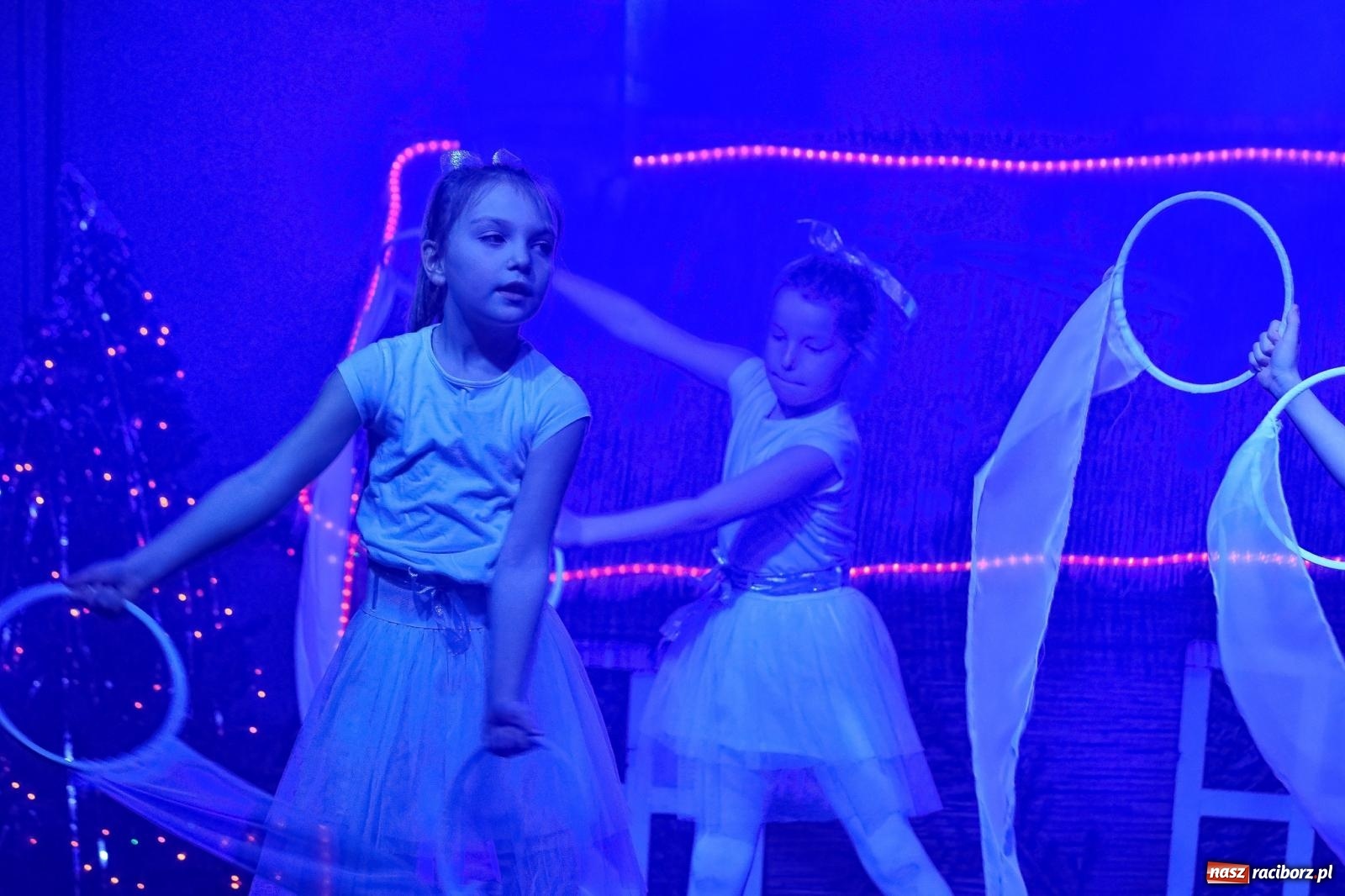 Zdjęcie w galerii na portalu naszraciborz.pl: Tłumy na kiermaszu bożonarodzeniowym w Pietrowicach Wielkich [FOTO i WIDEO] wiadomości z regionu