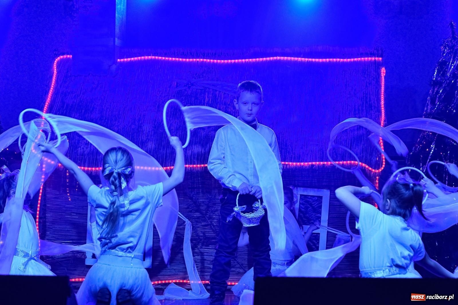 Zdjęcie w galerii na portalu naszraciborz.pl: Tłumy na kiermaszu bożonarodzeniowym w Pietrowicach Wielkich [FOTO i WIDEO] wiadomości z regionu