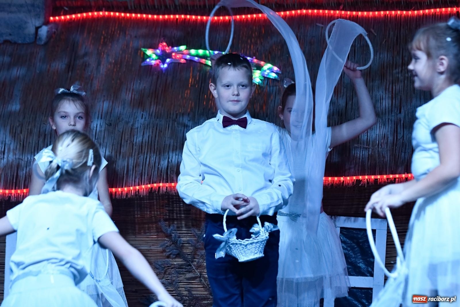 Zdjęcie w galerii na portalu naszraciborz.pl: Tłumy na kiermaszu bożonarodzeniowym w Pietrowicach Wielkich [FOTO i WIDEO] wiadomości z regionu